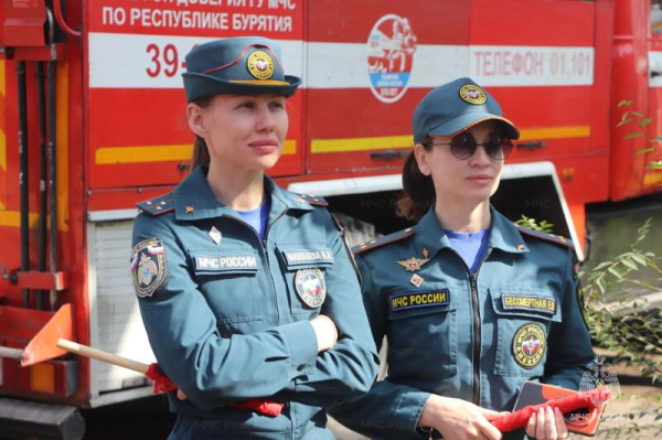 Пожарные МЧС России тренировались на Улан-Удэнском авиазаводе 