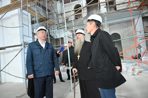 Глава Бурятии проконтролировал ход строительства Успенского кафедрального собора в Улан-Удэ
