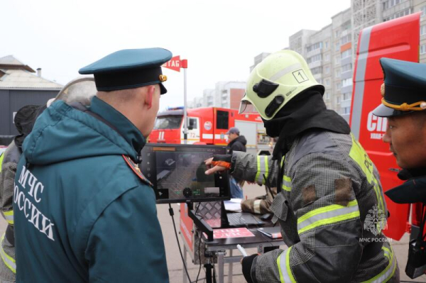 Спасение с высоты и разведка с воздуха: как прошли учения МЧС России Спасение с высоты и разведка с воздуха: как прошли учения МЧС России