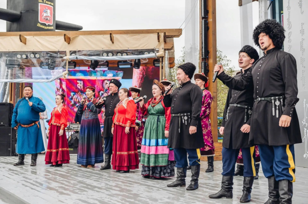 Культурная программа Бурятии признана лучшей на выставке «Улица Дальнего Востока» по итогам ВЭФ Культурная программа Бурятии признана лучшей на выставке «Улица Дальнего Востока» по итогам ВЭФ